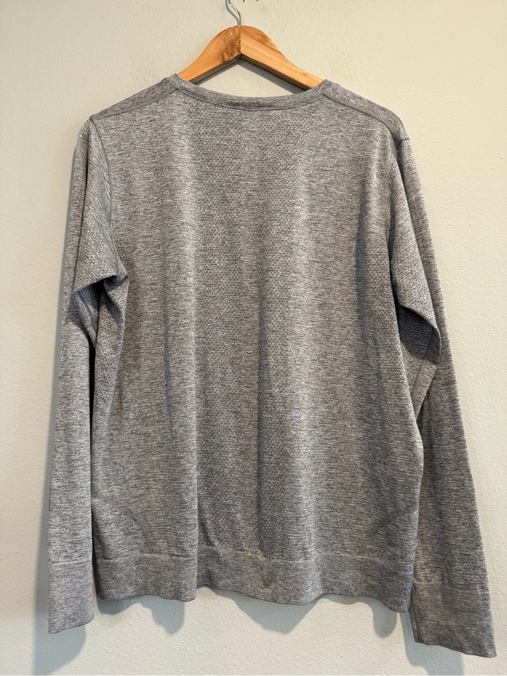 Lululemon Swiftly Long Sleeve Heather Gray Crewneck Shirt Long Sleeve 18
